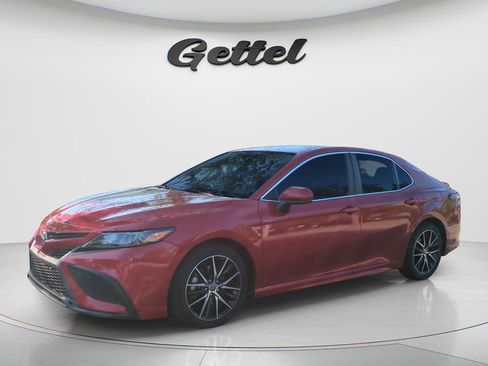 Used 2021 Toyota Camry SE FWD image 1