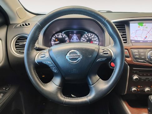 Used 2017 Nissan Pathfinder Platinum FWD image 14