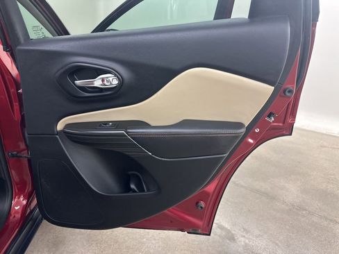 Used 2015 Jeep Cherokee Limited w/ Luxury Group image 24