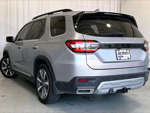 Used 2025 Honda Pilot Touring image 5