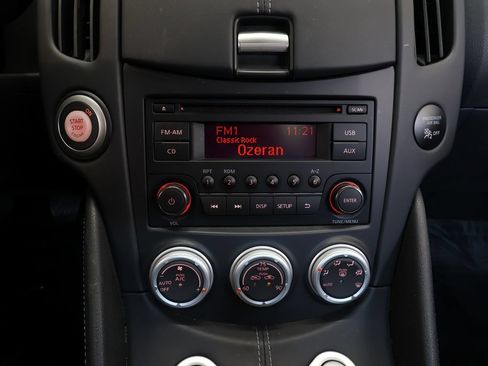 Used 2017 Nissan 370Z Coupe RWD image 27
