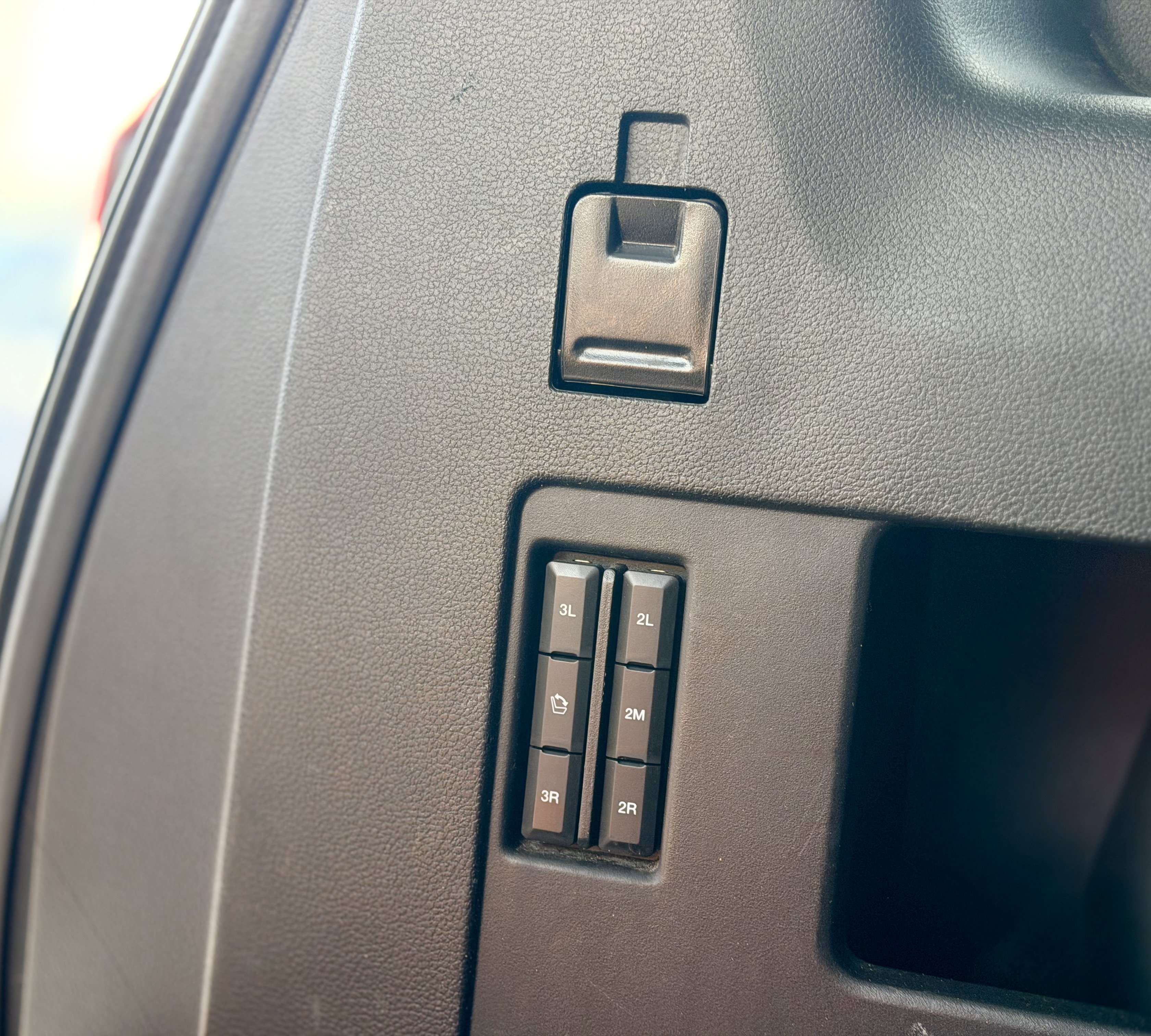 Used 2019 Ford Expedition XLT w/ Equipment Group 202A RWD image 19