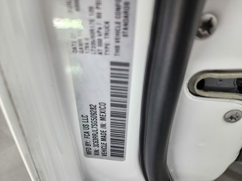 Used 2025 RAM 3500 Laramie image 69