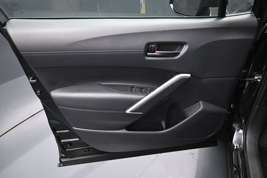 Used 2025 Toyota Corolla Cross LE FWD image 10