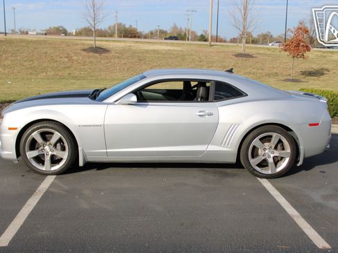 Used 2010 Chevrolet Camaro SS w/ RS Package image 7