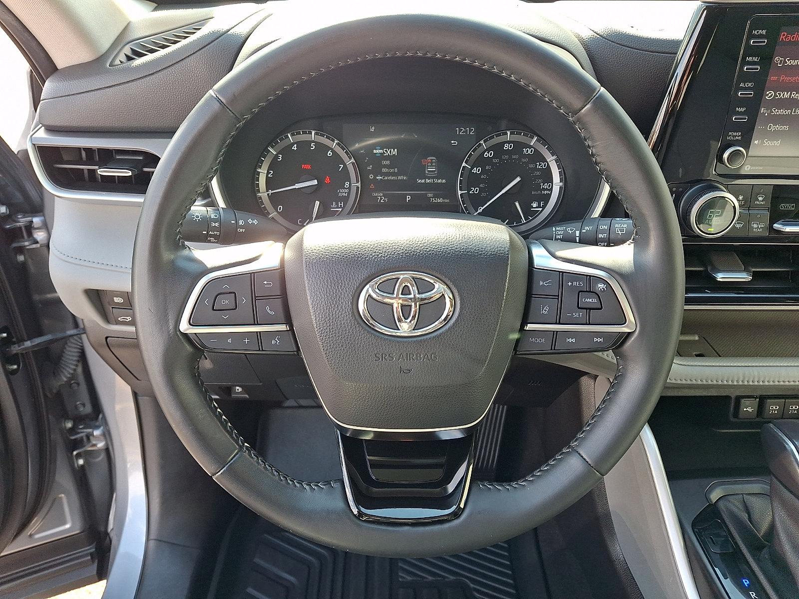 Used 2021 Toyota Highlander XLE AWD/4WD image 19