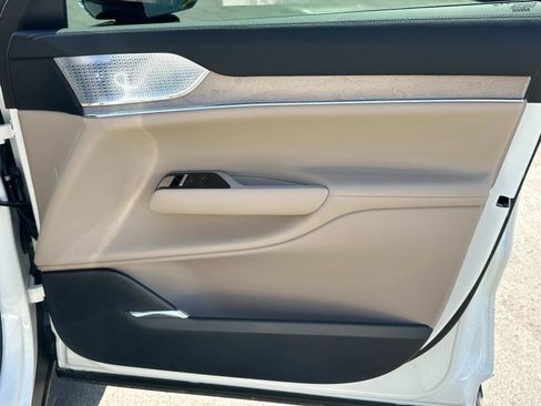 Certified 2025 Volvo EX90 Ultra image 25