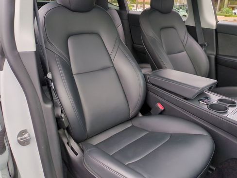 Used 2021 Tesla Model Y Long Range image 32