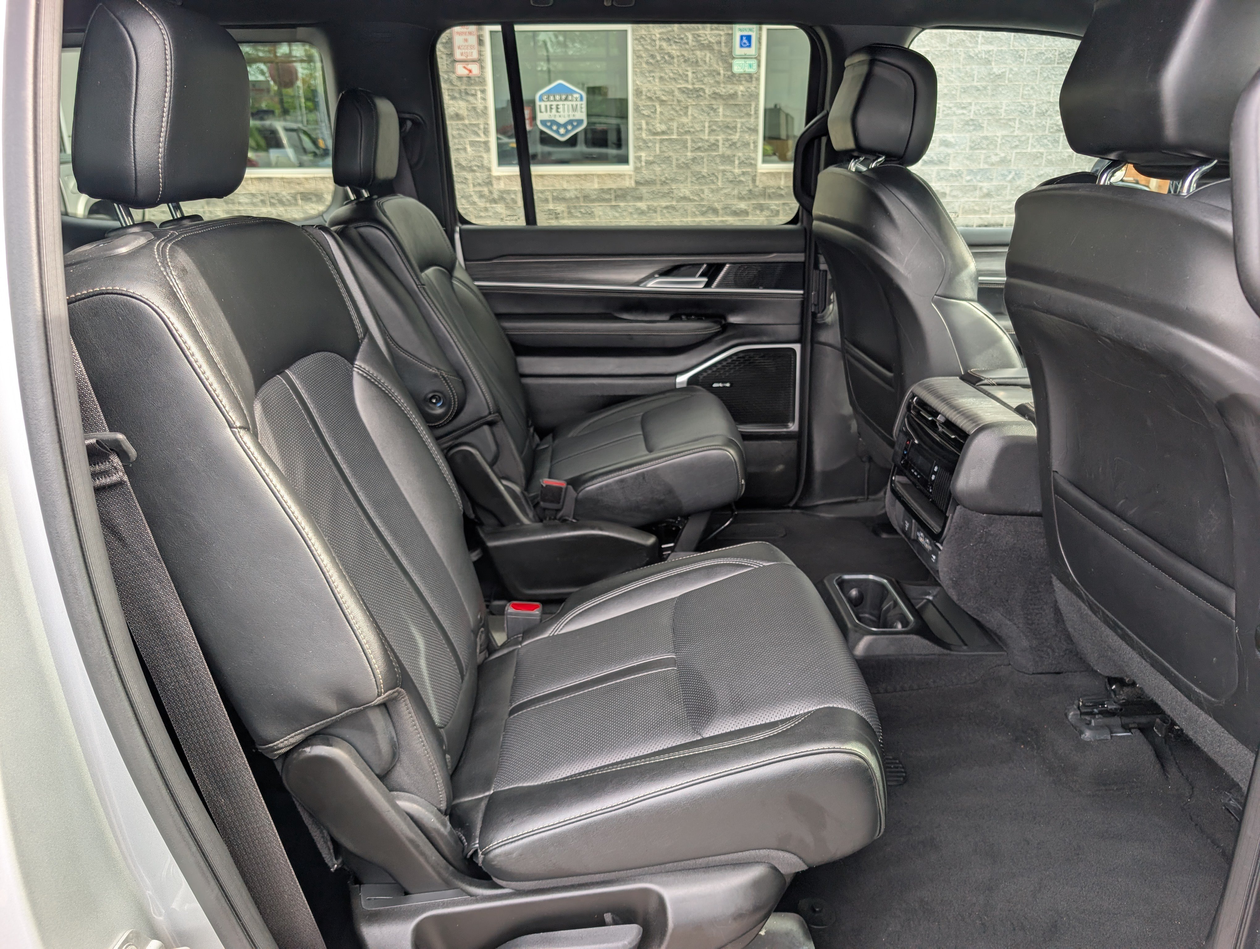 Used 2024 Jeep Wagoneer Series II AWD/4WD image 12