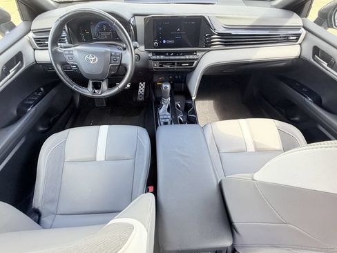 Used 2025 Toyota Camry SE w/ Convenience Package FWD image 9