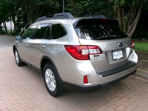 Used 2016 Subaru Outback 2.5i Premium AWD/4WD image 5