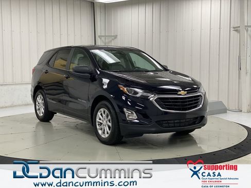 Used 2021 Chevrolet Equinox LS w/ LS Convenience Package image 1