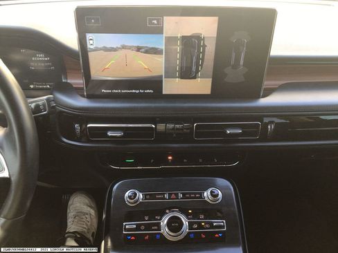 Used 2021 Lincoln Nautilus Reserve w/ Equipment Group 201A image 9