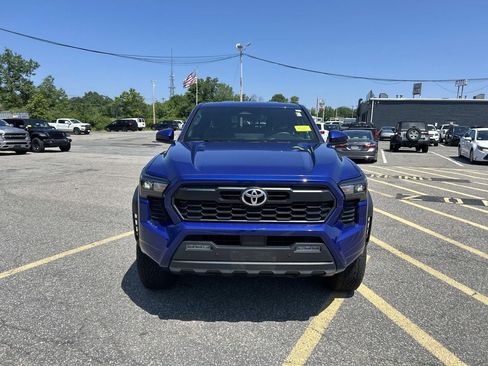 Used 2024 Toyota Tacoma TRD Off-Road w/ TRD Off Road Upgrade Package AWD/4WD image 8