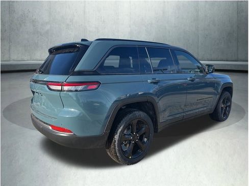 New 2026 Jeep Grand Cherokee Limited w/ Limited Altitude Package AWD/4WD image 5