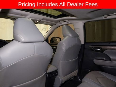 Used 2021 Toyota Highlander Limited AWD/4WD image 11
