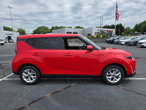 Used 2024 Kia Soul LX w/ Option Group 015 FWD image 7