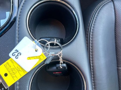 Used 2013 Toyota Avalon Limited image 38