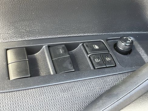 Used 2021 Toyota Corolla LE w/ Carpet Mat Package (TMS) image 21