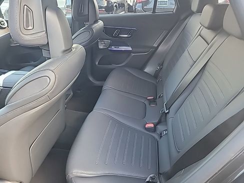 Used 2025 Mercedes-Benz GLC 300 4MATIC image 5