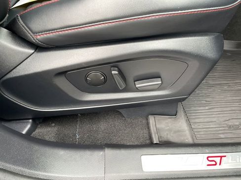 Used 2025 Ford Explorer ST-Line w/ ST-Line Street Pack image 46