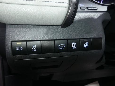 Used 2022 Toyota Camry SE w/ Cold Weather Package FWD image 29
