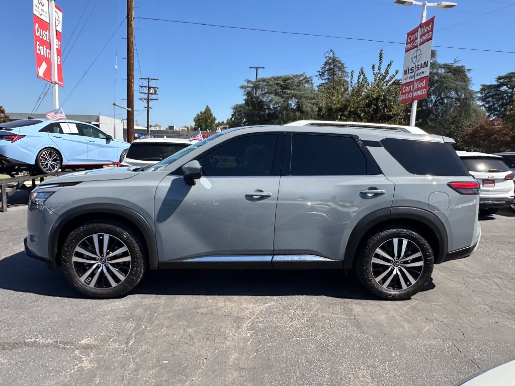 Used 2023 Nissan Pathfinder Platinum AWD/4WD image 3