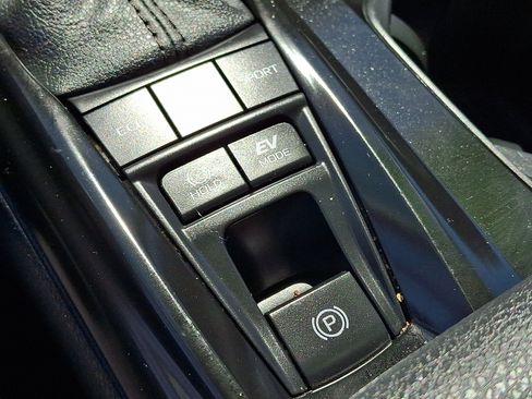 Used 2025 Toyota Camry LE FWD image 24