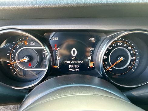 Used 2021 Jeep Gladiator Willys image 11