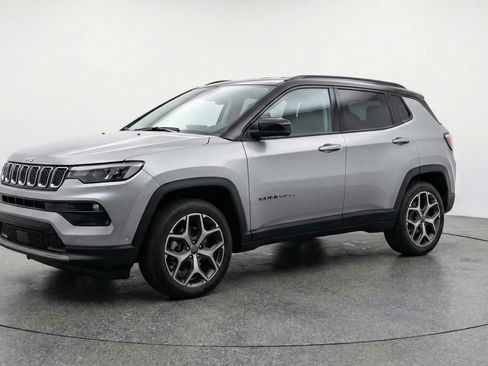 Used 2025 Jeep Compass Limited AWD/4WD image 3