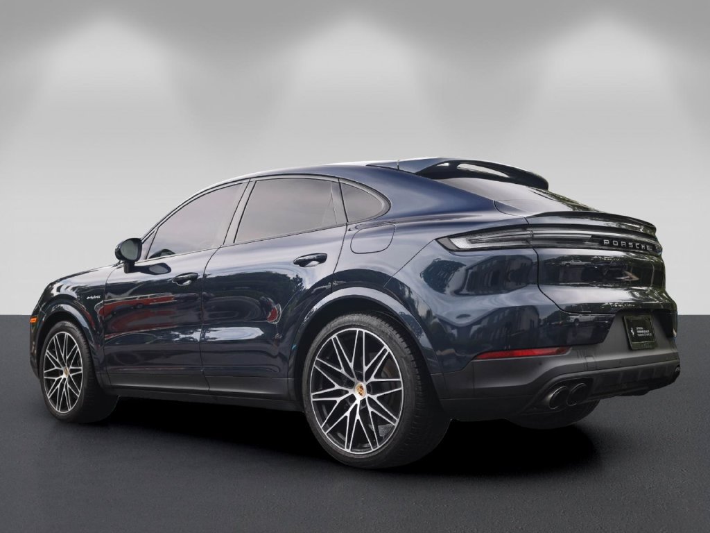 Used 2024 Porsche Cayenne Coupe AWD/4WD image 3
