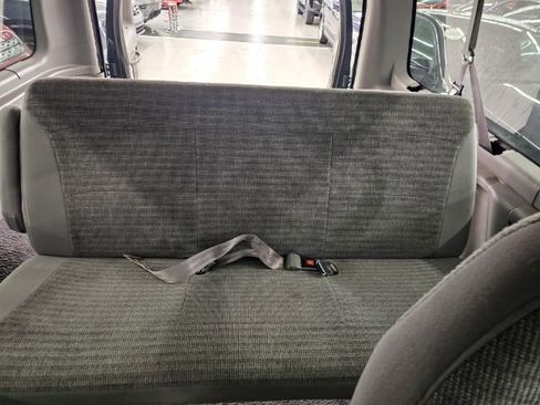 Used 2000 Ford E-150 and Econoline 150 Wagon image 25