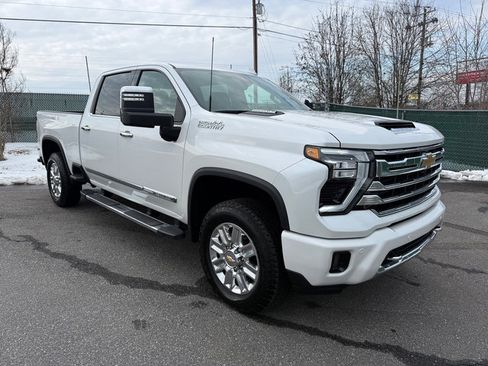 Used 2025 Chevrolet Silverado 2500 High Country w/ Technology Package image 4