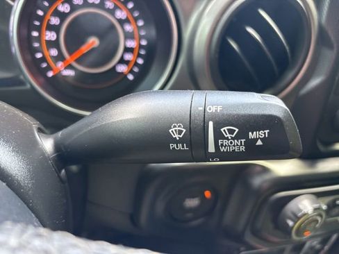 Used 2021 Jeep Gladiator Willys image 37