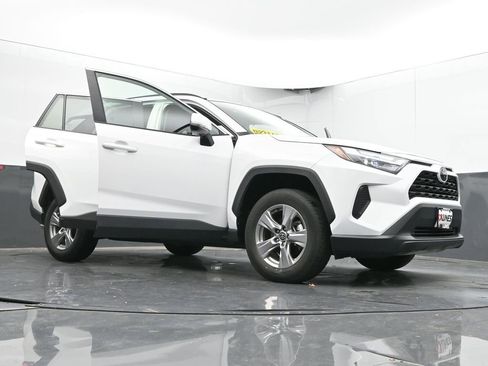 Used 2025 Toyota RAV4 XLE image 65