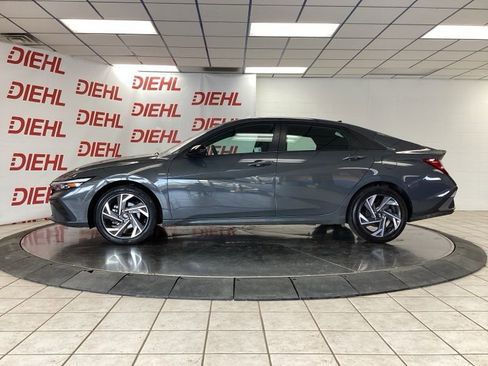 Used 2025 Hyundai Elantra SEL FWD image 4