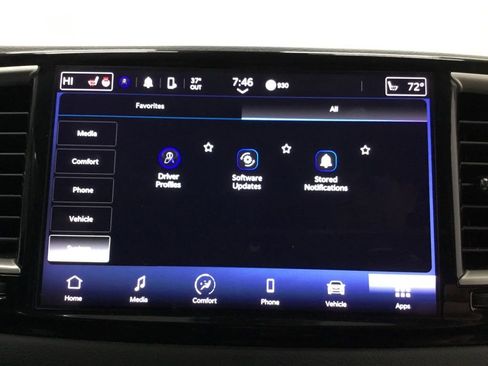 Used 2023 Chrysler Pacifica Touring-L image 31