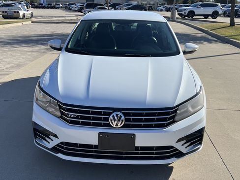 Used 2018 Volkswagen Passat 2.0T R-Line image 3