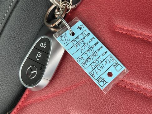 Used 2024 Mercedes-Benz GLC 300 4MATIC image 38