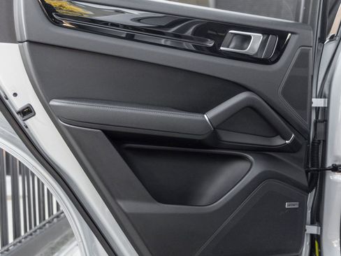 Certified 2022 Porsche Cayenne image 32