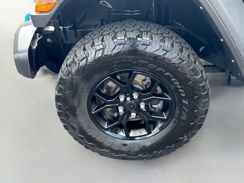 Used 2024 Jeep Wrangler Unlimited AWD/4WD image 33