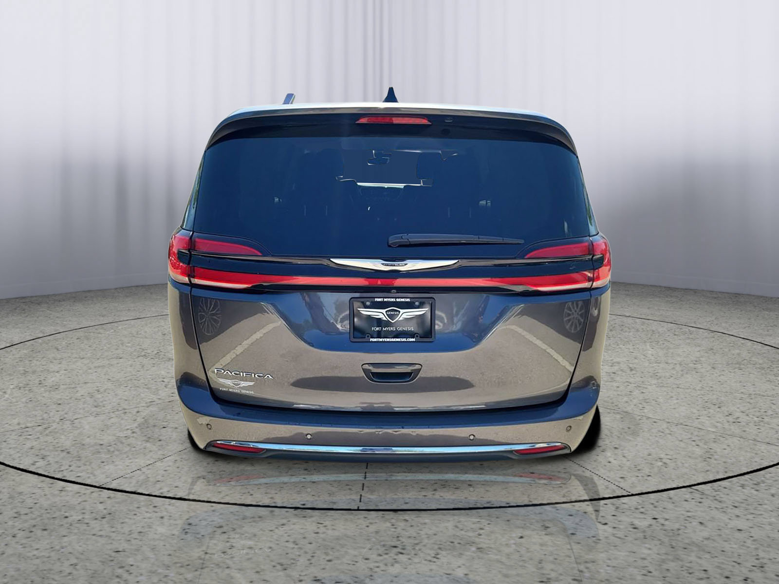 Used 2023 Chrysler Pacifica Touring-L FWD image 3