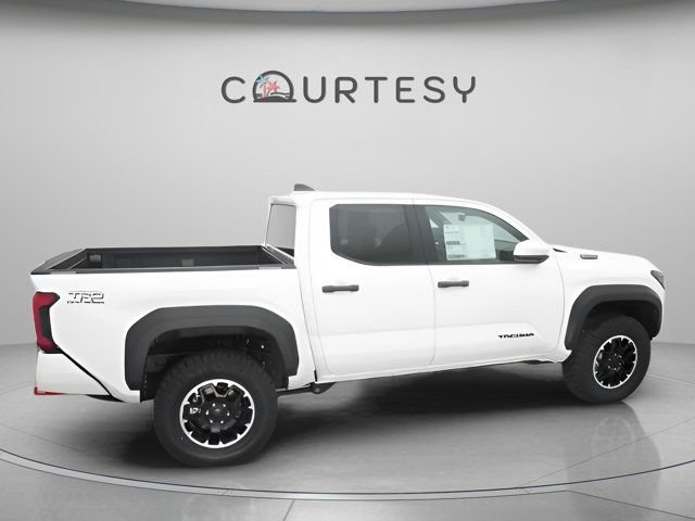 Certified 2025 Toyota Tacoma TRD Off-Road AWD/4WD image 17