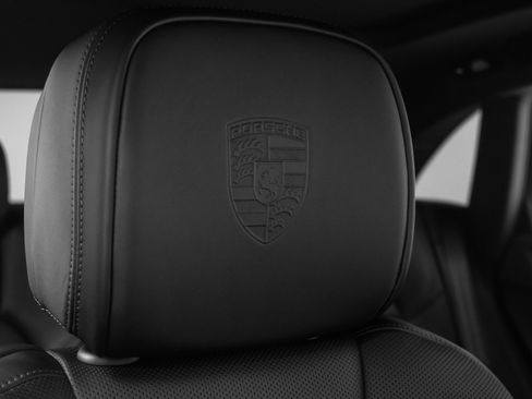 Used 2025 Porsche Macan image 22