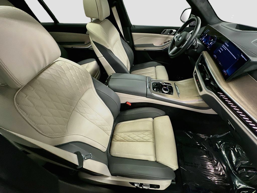 Used 2026 BMW X7 M60i AWD/4WD image 30