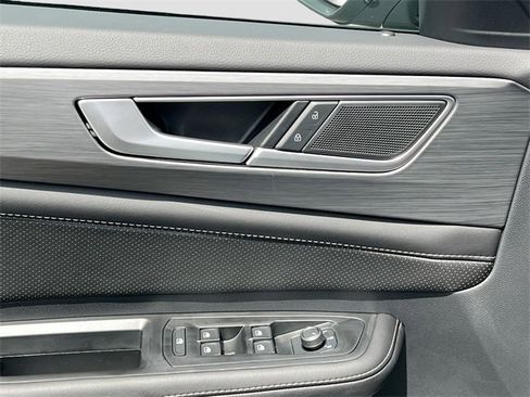 New 2025 Volkswagen Atlas Cross Sport SE image 17