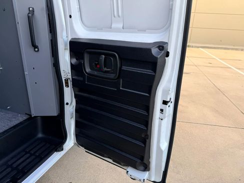 Used 2021 Chevrolet Express 2500 RWD image 18