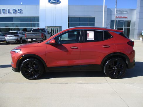 Used 2024 Buick Encore GX Sport Touring w/ Comfort Package image 3