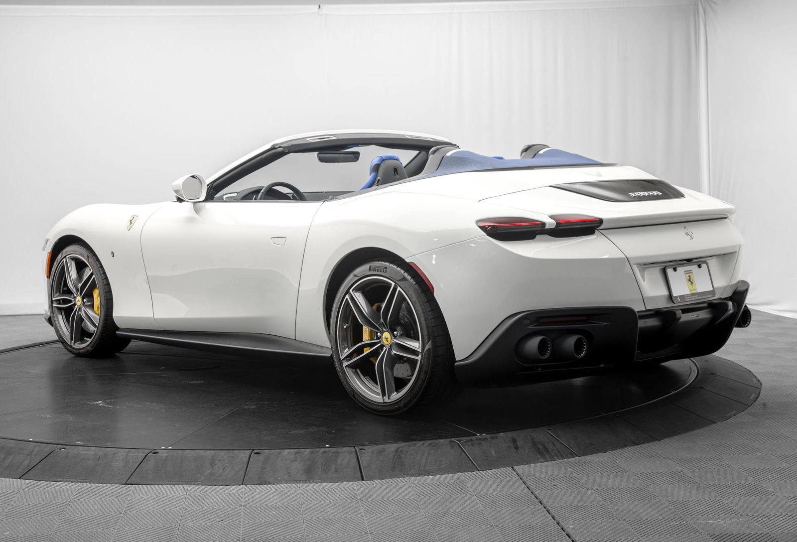 Used 2025 Ferrari Roma Spider RWD image 5