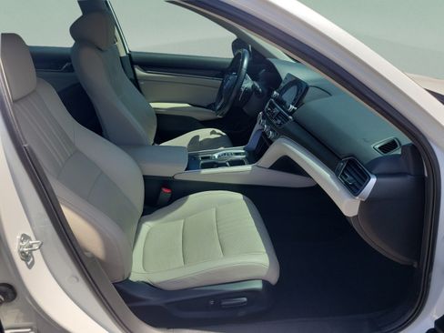Used 2022 Honda Accord Touring image 18